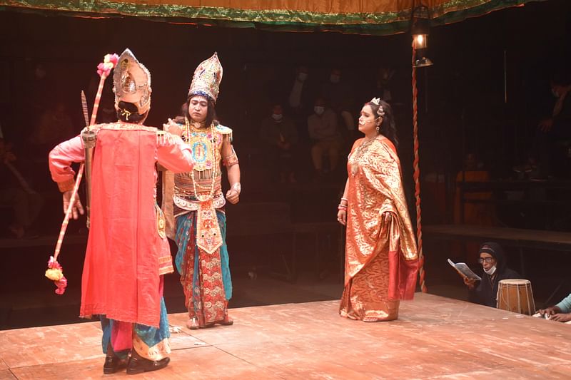 প্রাপ্তি ও সম্ভাবনার প্রথম মাস 5 যাত্রা উৎসবের দৃশ্য