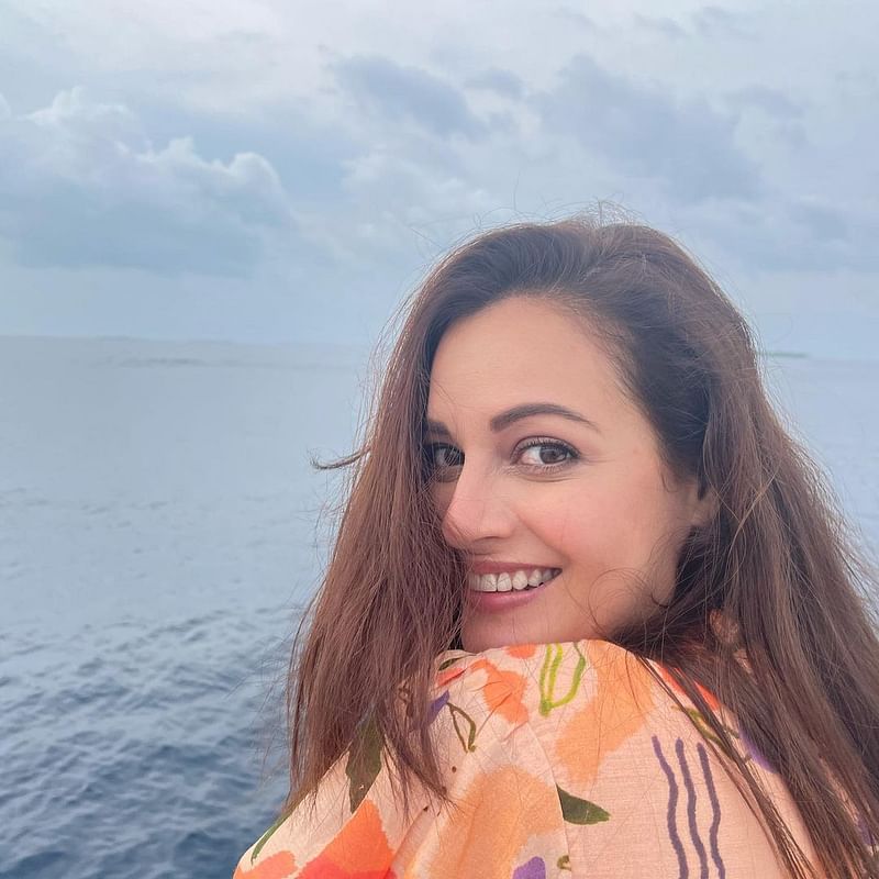 তারকাদের হোলি আর অন্যান্য 6 বর আর বরের মেয়েকে নিয়ে মালদ্বীপে মধুচন্দ্রিমায় দিয়া মির্জা