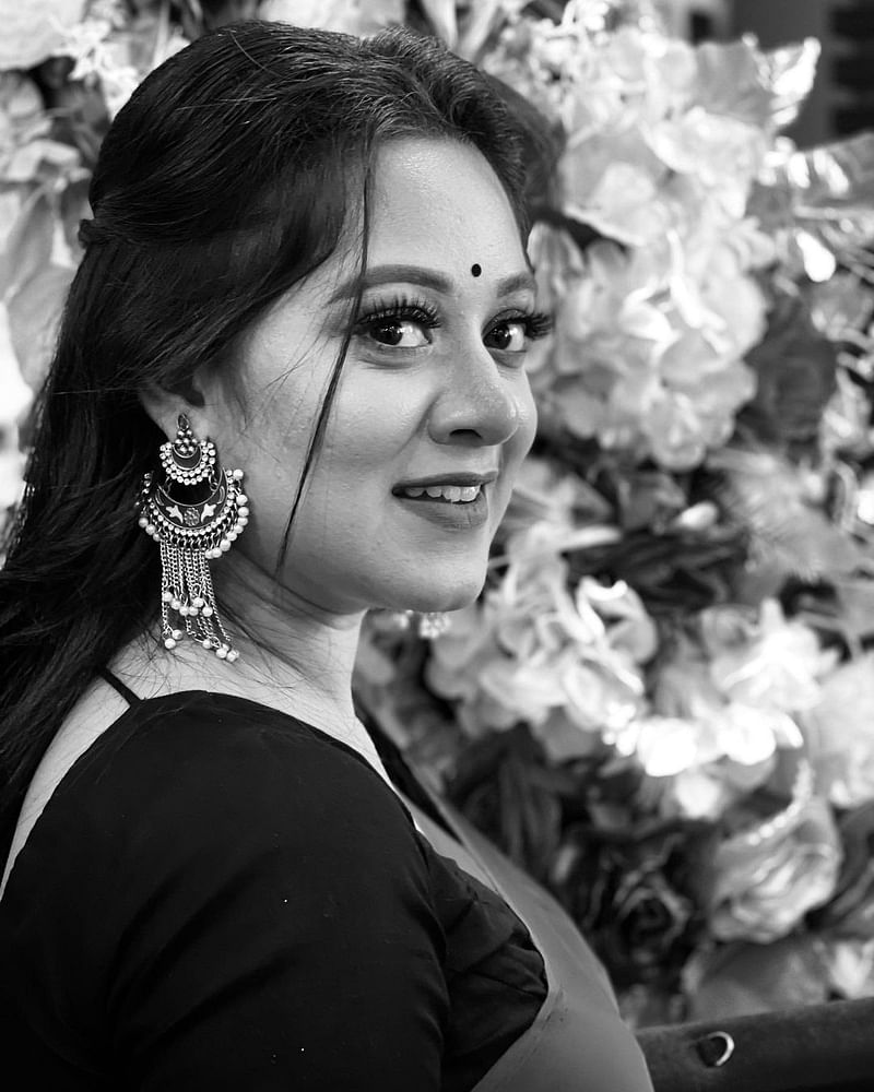 তারকাদের হোলি আর অন্যান্য 13 ঢালিউডের নতুন নায়িকা দীঘি এই ছবিটি পোস্ট করে লিখেছেন, ‘ভালোবাসি ওই চোখ, তোমার স্নিগ্ধ পরশ।’