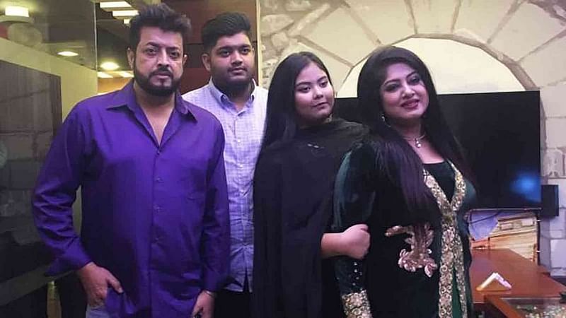 মেয়ে ফাইজার সঙ্গে ওমর সানি ও ছেলে ফারদিনের সঙ্গে মৌসুমী