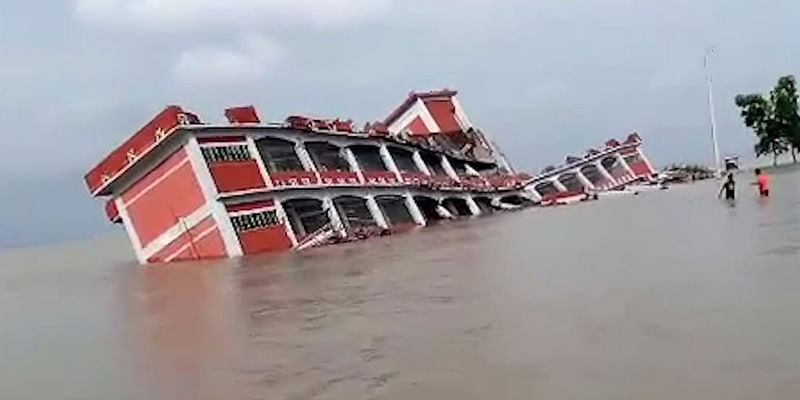 নদীপাড় থেকে তিন-চার কিলোমিটার ভেতরে নির্মিত স্থাপনাও যেকোনো সময় ভাঙনের কবলে পড়তে পারে