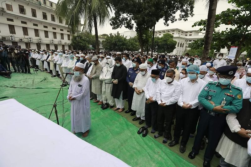 অ্যাটর্নি জেনারেল মাহবুবে আলমের জানাজা সম্পন্ন হয় সুপ্রিম কোর্ট আইনজীবী সমিতি প্রাঙ্গণে