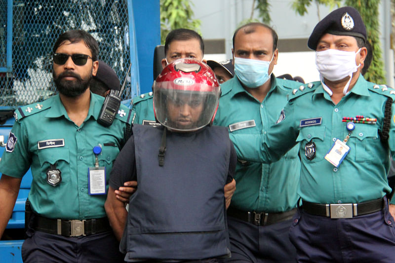 সিলেটের এমসি কলেজ ছাত্রাবাসে তরুণী ধর্ষণ মামলার প্রধান আসামি সাইফুর রহমানকে সোমবার আদালতে হাজির করা হয়