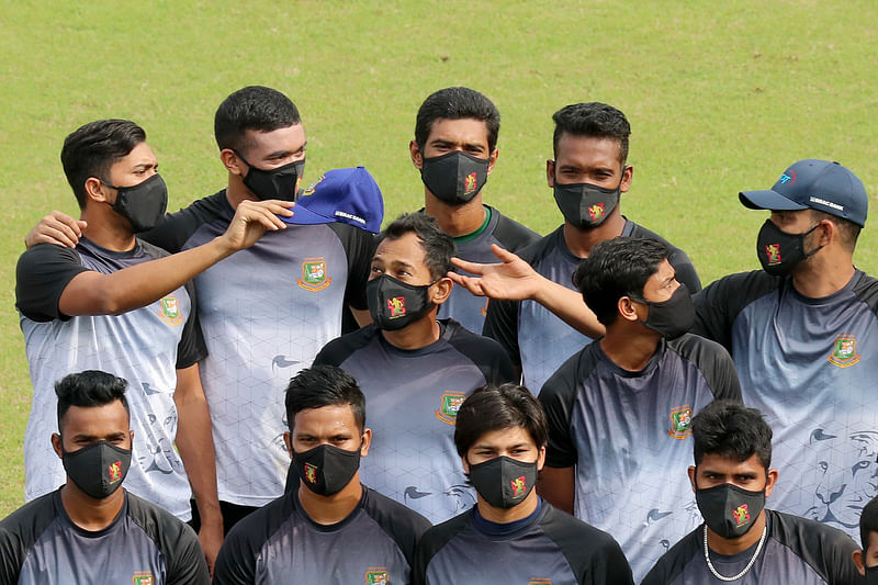 শেরেবাংলা স্টেডিয়ামে কিছুদিন আগে অনুশীলন শুরু করেন ক্রিকেটাররা