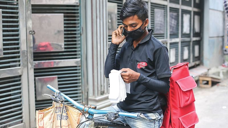 করোনায় বেড়েছে ঘরে বসে বাজার করার অভ্যাস।