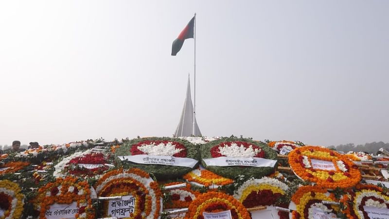 রাষ্ট্রপতি ও প্রধানমন্ত্রীর পক্ষ থেকে শ্রদ্ধা জানানোর পর জাতীয় স্মৃতিসৌধে বিভিন্ন রাজনৈতিক, সামাজিক, সাংস্কৃতিক ও পেশাজীবী সংগঠনের পক্ষ থেকে শ্রদ্ধা জানানো হয়