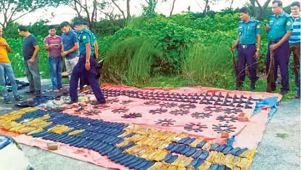 ২০১৬ সালের জুনে উত্তরার দিয়াবাড়ী এলাকার খাল থেকে উদ্ধার করা হয় বিপুল অস্ত্র ও গোলাবারুদ