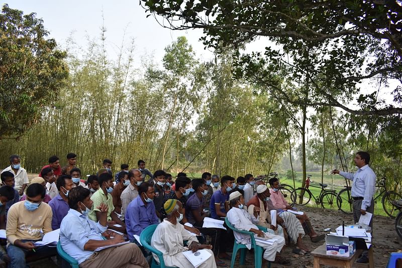 উত্তরাঞ্চলে ক্ষুদ্র পর্যায়ে চা–চাষ সম্প্রসারণের লক্ষ্যে চা–চাষিদের নিয়ে পরিচালিত হচ্ছে চা বোর্ডের ‘ক্যামেলিয়া খোলা আকাশ স্কুল’। সম্প্রতি পঞ্চগড় সদর উপজেলার সাতমেরা এলাকায়