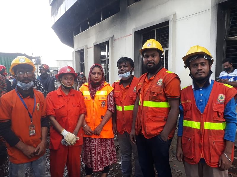 হাসেম কারখানায় উদ্ধার তৎপরতায় অংশ নেন এই ছয় স্বেচ্ছাসেবী।