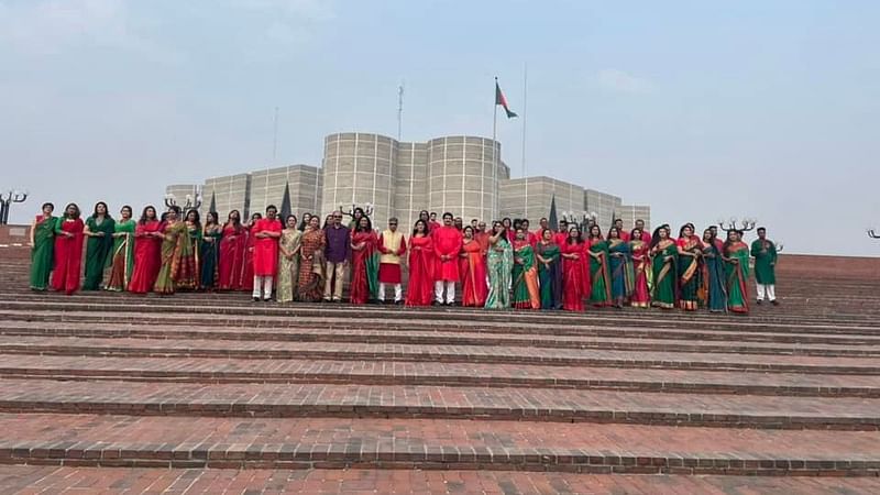 ‘সুবর্ণ ৫০’ গানটির অডিও তৈরির পরে একসঙ্গে ৫০ জন শিল্পীকে নিয়ে জাতীয় সংসদ ভবনের সামনে এর ভিডিও নির্মাণ করা হয়