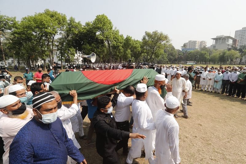 জাতীয় ঈদগাহ মাঠে দ্বিতীয় জানাজার পর বনানী কবরস্থানে সাহাবুদ্দীন আহমদের দাফন সম্পন্ন হয়