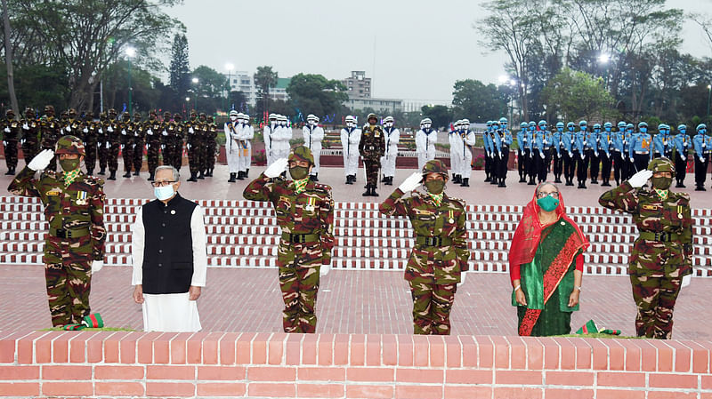 সাভারে স্মৃতিসৌধে শ্রদ্ধা জানান রাষ্ট্রপতি মো. আবদুল হামিদ ও প্রধানমন্ত্রী শেখ হাসিনা