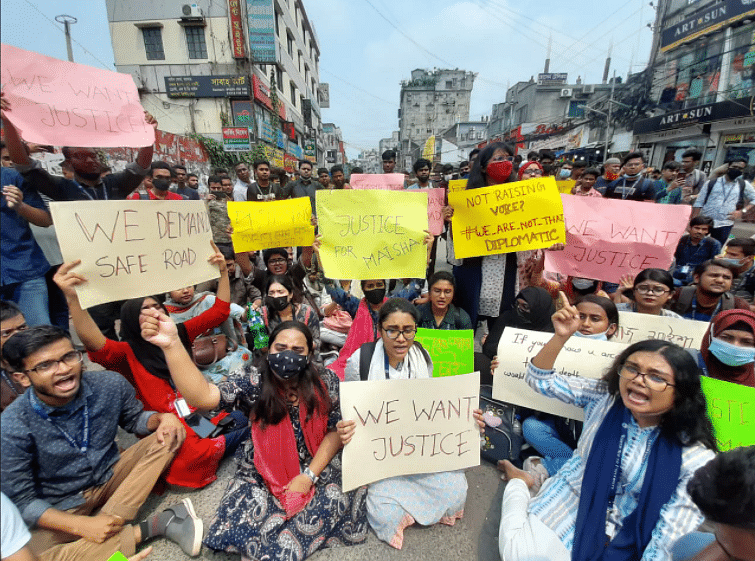 মাইশা মমতাজ আর নর্থ সাউথ বিশ্ববিদ্যালয়ে ক্লাস শেষে স্কুটি নিয়ে আর উত্তরার বাসায় ফিরবেন না