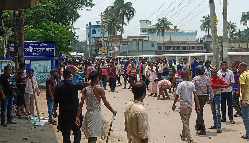 বগুড়ার গাবতলী উপজেলায় আওয়ামী লীগ ও বিএনপির নেতা-কর্মীদের সংঘর্ষে আহত হয়েছে উভয়পক্ষের অন্তত ২০ জন