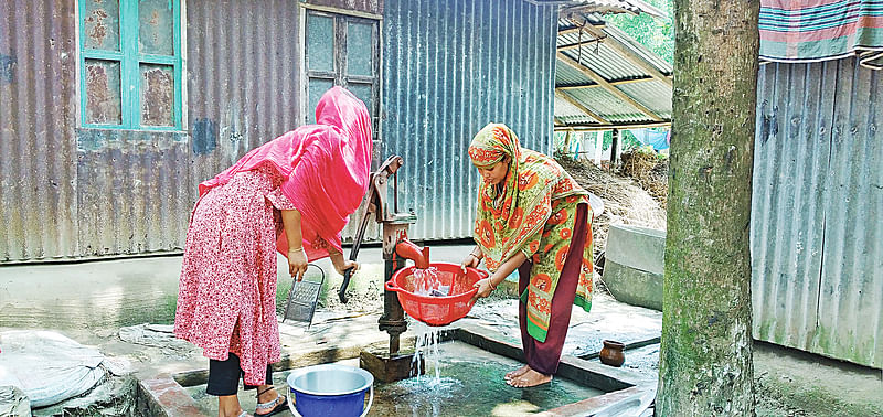 নলকূপের পানিতে আর্সেনিক রয়েছে। তবে বিকল্প না থাকায় সেই পানি ব্যবহার করা হচ্ছে। সম্প্রতি শরীয়তপুর সদর উপজেলার সুজন দোয়াল গ্রামে