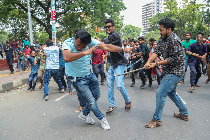 ছাত্রদলের নেতা–কর্মীদের ওপর ছাত্রলীগের হামলা