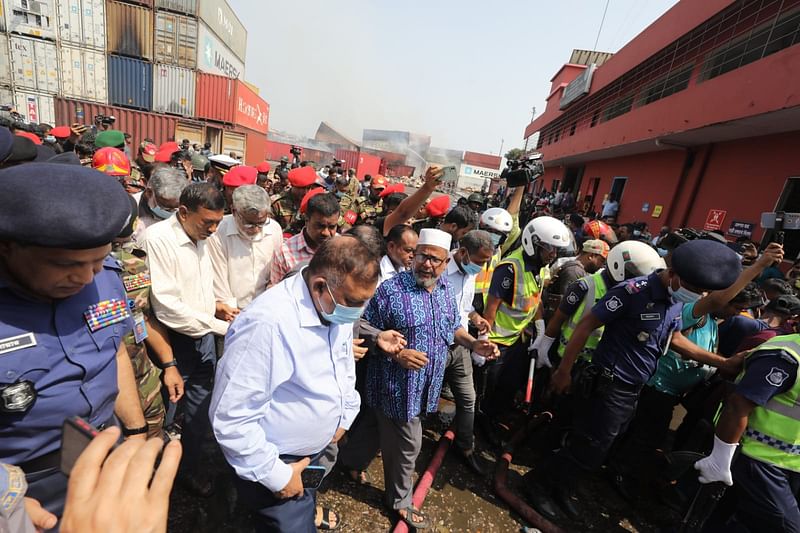 স্বরাষ্ট্রমন্ত্রী আসাদুজ্জামান খান আজ সোমবার বিএম কনটেইনার ডিপো এলাকা পরিদর্শন করেন