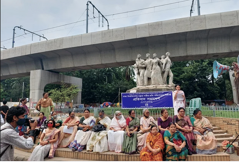 বিশ্ববিদ্যালয়কে সুরক্ষিত ও স্বাধীন এলাকা বলেই ধরে নেওয়া হয়। কিন্তু সেখানেই কেন একজন নারী নিরাপদে চলাচল করতে পারবেন না?