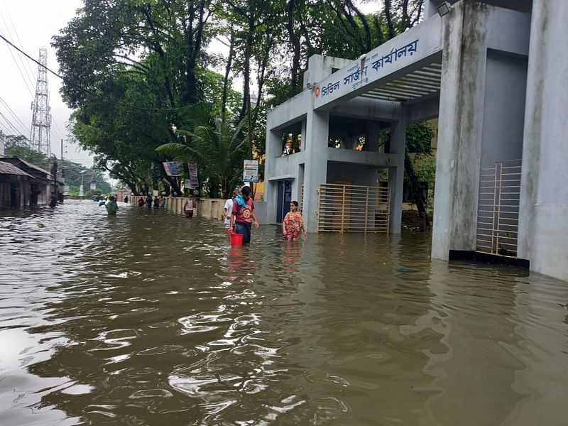 সুনামগঞ্জ শহরে এখনো অনেক স্থানে কোমরপানি, হাঁটুপানি আছে