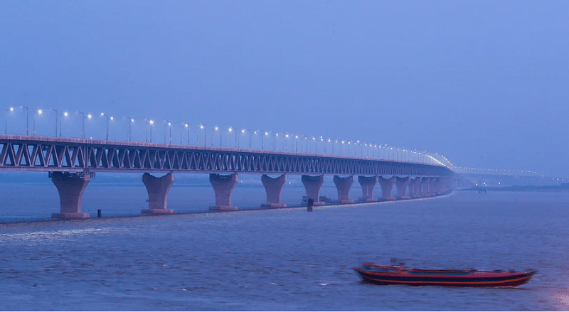 প্রধানমন্ত্রী শেখ হাসিনা একজন দূরদর্শী নেতা। প্রমত্ত পদ্মা নদীর ওপর সেতু একটি নির্মাণ তাঁর দীর্ঘদিনের লালিত স্বপ্ন।