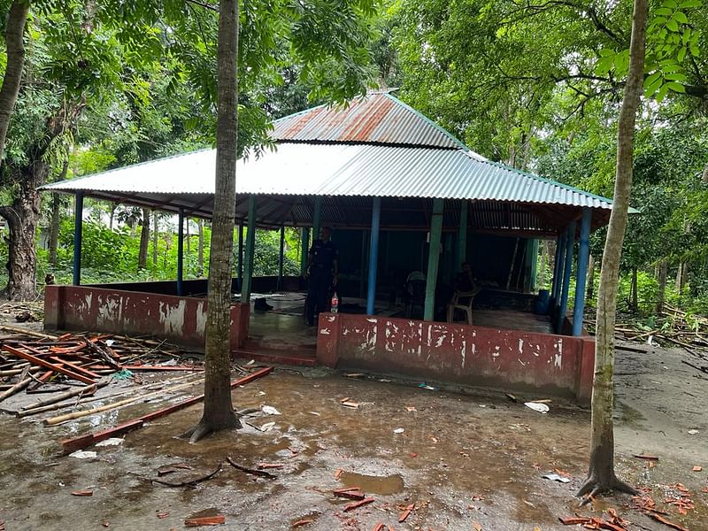 নড়াইলের লোহাগড়ার দিঘলিয়া গ্রামে সাম্প্রদায়িক হামলায় ক্ষতিগ্রস্ত আখড়াবাড়ি মন্দির সরকারি অর্থায়নে মেরামত করা হয়েছে। গতকাল রোববার বিকেলে