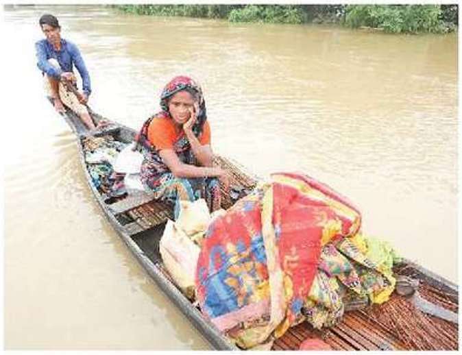 বন্যা উপদ্রুত এলাকার সব মানুষ নিঃসম্বল হয়ে পড়েছে। ঘরে খাবার নেই। ঈদ করবে কী করে