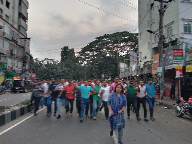 ভোলায় স্বেচ্ছাসেবক দলের নেতার মৃত্যুর ঘটনায় ঢাবি ছাত্রদলের বিক্ষোভ