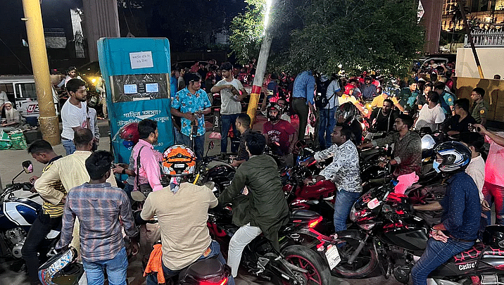 ঋণখেলাপির শাস্তি নেই, দুর্নীতির শাস্তি নেই, ভুল প্রকল্পের সংশোধন নেই, টাকা পাচার থামানো নেই, শুধু আছে দাম বাড়ানোর গণশাস্তি।