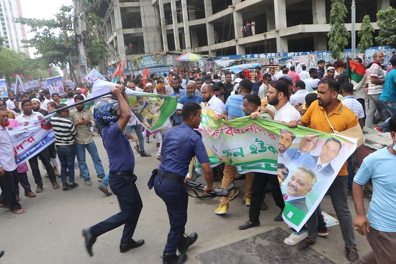 বিএনপির প্রতিষ্ঠাবার্ষিকী উপলক্ষে গত বৃহস্পতিবার সকালে নারায়ণগঞ্জ মহানগর ও জেলা আয়োজিত শোভাজাত্রায় পুলিশের বাঁধা ও সংঘর্ষের ঘটনা ঘটে। শহরের দুই নম্বর রেলগেট এলাকায় তোলা