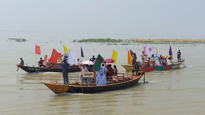 রাজশাহী নগরের আলুপট্টি বটতলা থেকে যাত্রা শুরু হয় চারঘাটের বড়াল নদীর মোহনার উদ্দেশে