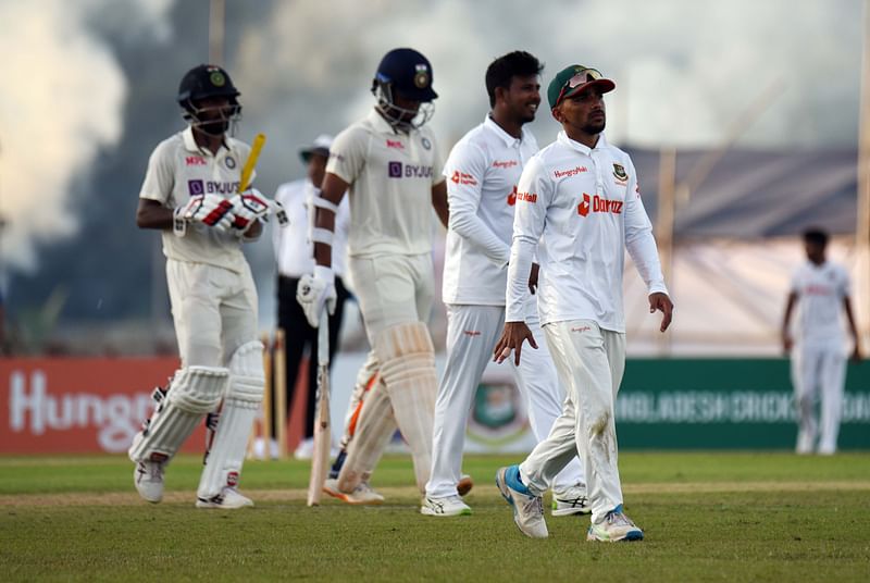 মোসাদ্দেকের ফিফটির পরও ১১২ রানেই গুটিয়ে গেছেন মুমিনুলরা