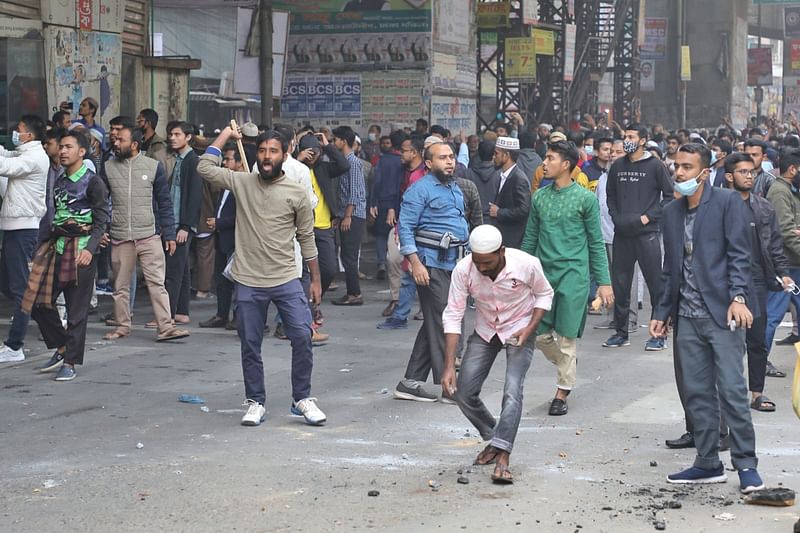 মালিবাগ এলাকায় পুলিশের সঙ্গে সংঘর্ষে জড়িয়ে পড়েন জামায়াতের কর্মীরা