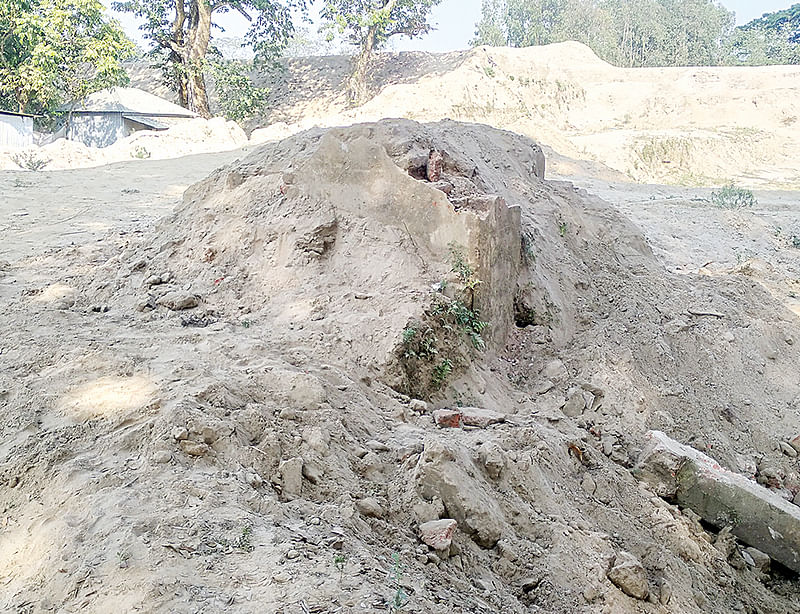 ময়মনসিংহের ফুলপুর উপজেলার বড়ইকান্দি গ্রামের বধ্যভূমিতে নেই কোনো স্মৃতিস্তম্ভ, নেই নামফলকও। গতকাল মঙ্গলবার