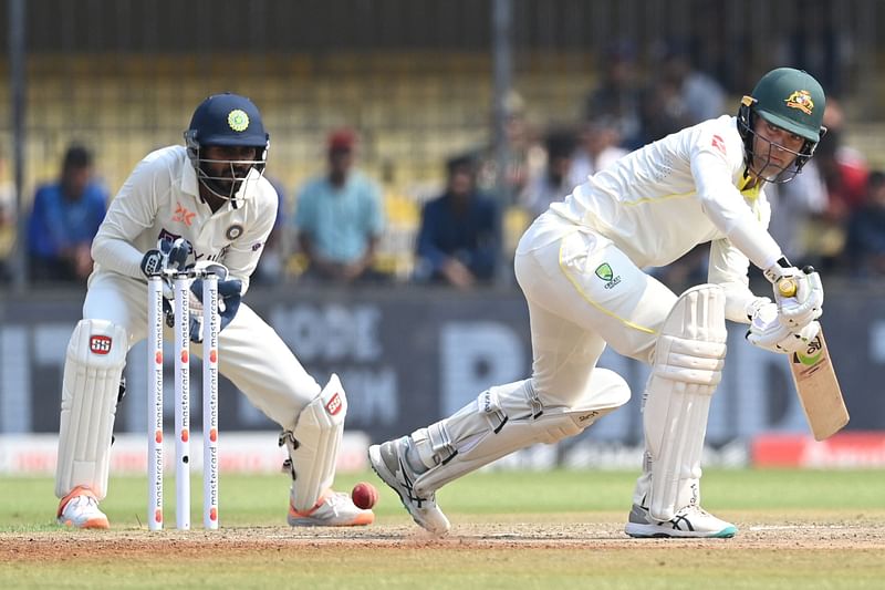 ভারত–অস্ট্রেলিয়া তৃতীয় টেস্টে ইন্দোরের পিচে বল কখনো কখনো এমন গড়িয়েও গিয়েছে