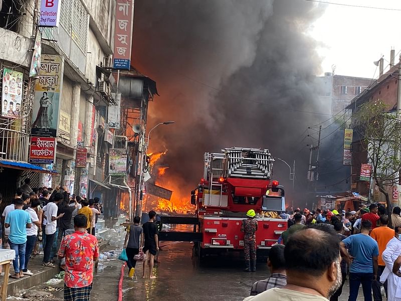 সকাল ৬টা ১০ মিনিটে আগুন লাগার খবর পায় ফায়ার সার্ভিস