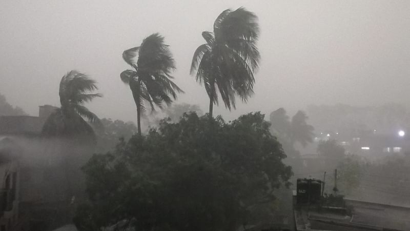 ঝড়োরাত, ঝড়োরাতের অভিসার শুধু প্রেমের স্মৃতি নয়, জীবনের নানান রকম স্মৃতিকেই ডেকে আনে