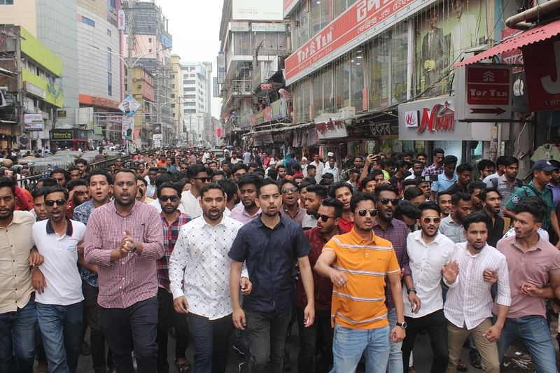 সিলেট সিটি করপোরেশনের নির্বাচনে দলীয় মনোনয়ন পেয়েছেন যুক্তরাজ্য আওয়ামী লীগের যুগ্ম সাধারণ সম্পাদক মো. আনোয়ারুজ্জামান চৌধুরী। এ খবর পেয়ে তাঁর সমর্থনে জেলা ও মহানগর যুবলীগ, ছাত্রলীগ ও মহানগর স্বেচ্ছাসেবক লীগের উদ্যোগে মিছিল বের করা হয়। জিন্দাবাজার, সিলেট, ১৫ এপ্রিল