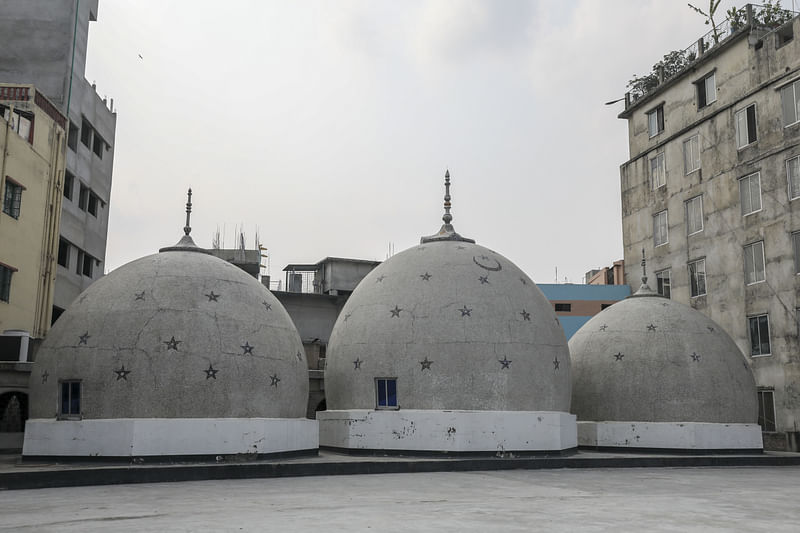 ‘চকবাজার শাহি জামে মসজিদ’।  শায়েস্তা খানের করা সব মসজিদই তিন গম্বুজের, এটিও তাই। এই মসজিদ প্রায় ৩৪৭ বছর আগে নির্মিত হয়