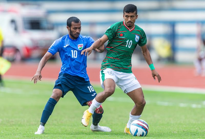 এক গোলে পিছিয়ে পড়ার পর রাকিবের গোলেই সমতায় ফেরে বাংলাদেশ