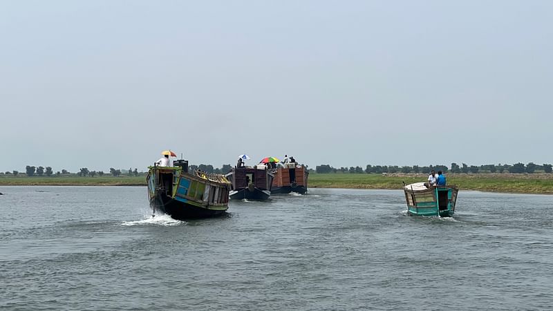 শুষ্ক মৌসুমের টাঙ্গুয়ার হাওরও পর্যটকদের কাছে কম আকর্ষণীয় নয়