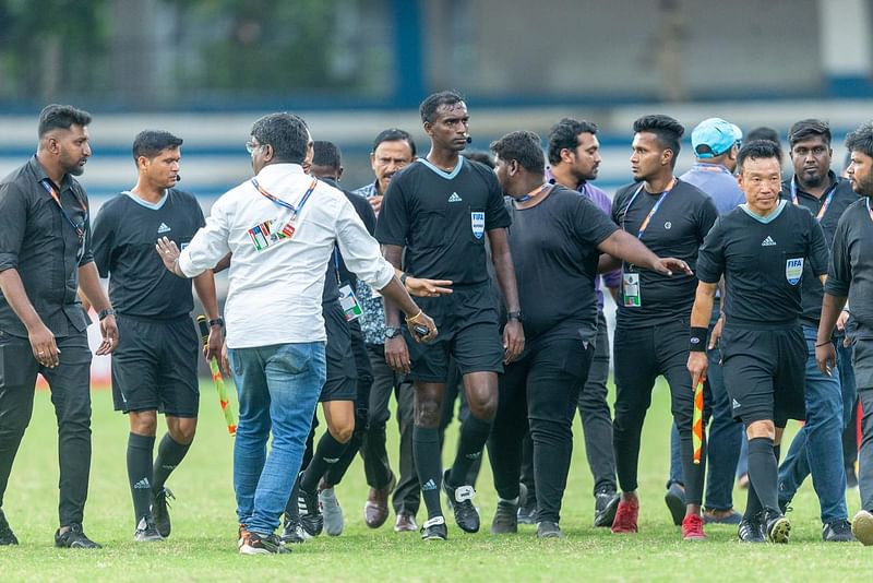 বাংলাদেশ দল রেফারিং নিয়ে খুবই অসন্তুষ্ট