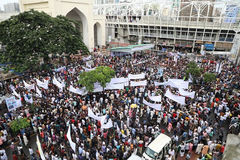 বায়তুল মোকাররমের দক্ষিণ পাশের সড়কে আজ আওয়ামী লীগ আয়োজিত সমাবেশ। ১৩ জুলাই