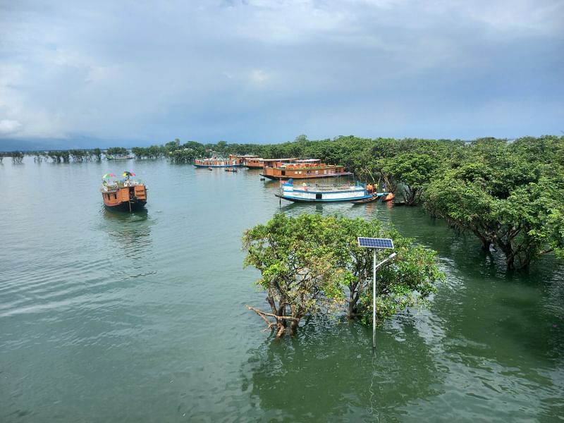 সুনামগঞ্জের টাঙ্গুয়ার হাওর বর্ষায় পর্যটকে মুখর থাকে। ছবিটি হাওরের গোলাবাড়ি এলাকার পর্যবেক্ষণ টাওয়ার থেকে গত মঙ্গলবার তোলা