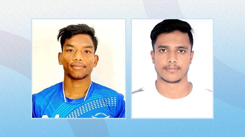 শেখ রাসেলের ফরোয়ার্ড দিপক রায় ও আজমপুর উত্তরা এফসির সারুয়ার জামান নিপু (ডানে)