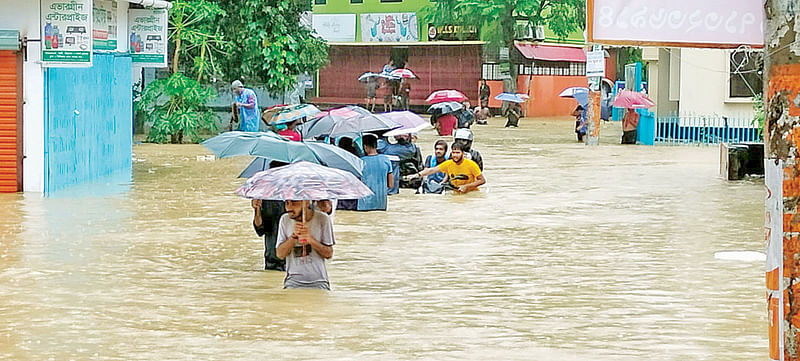 টানা ৫দিনের বৃষ্টি ও পাহাড়ী ঢলে তলিয়ে গেছে বান্দরবানের অনেক সড়ক।