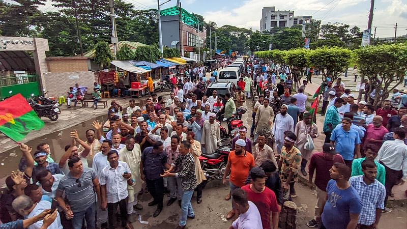 সরকার পতনের এক দফা দাবিতে দেশের দক্ষিণাঞ্চলে আজ রোডমার্চ করছে বিএনপি। এই উপলক্ষে নেতা-কর্মীরা দলে দলে বরিশাল নগরের বঙ্গবন্ধু উদ্যানে যাচ্ছেন