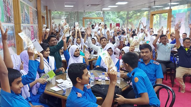 ‘যোগ দাও যুক্তির মেলায়’ স্লোগান নিয়ে ঠাকুরগাঁওয়ের ইকো পাঠশালা অ্যান্ড কলেজে চলছে পুষ্টি-প্রথম আলো স্কুল বিতর্ক উৎসব