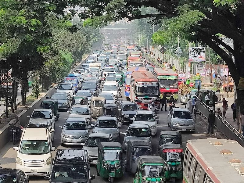 ঢাকার রাস্তায় তীব্র যানজট