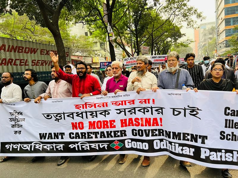 সরকারের পদত্যাগ ও নির্দলীয় সরকারের অধীনে নির্বাচনের দাবিতে বুধবার দুপুরে রাজধানীতে বিক্ষোভ মিছিল করেন রেজা কিবরিয়া ও ফারুক হাসান নেতৃত্বাধীন গণ অধিকার পরিষদের নেতা–কর্মীরা