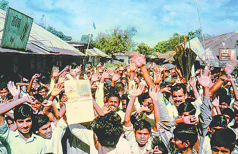 স্বাধীনতা হওয়ার আনন্দে মানুষের উল্লাস, ১৯৭১